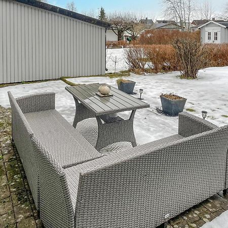 Beautiful Home In Oerebro With Kitchen Kültér fotó