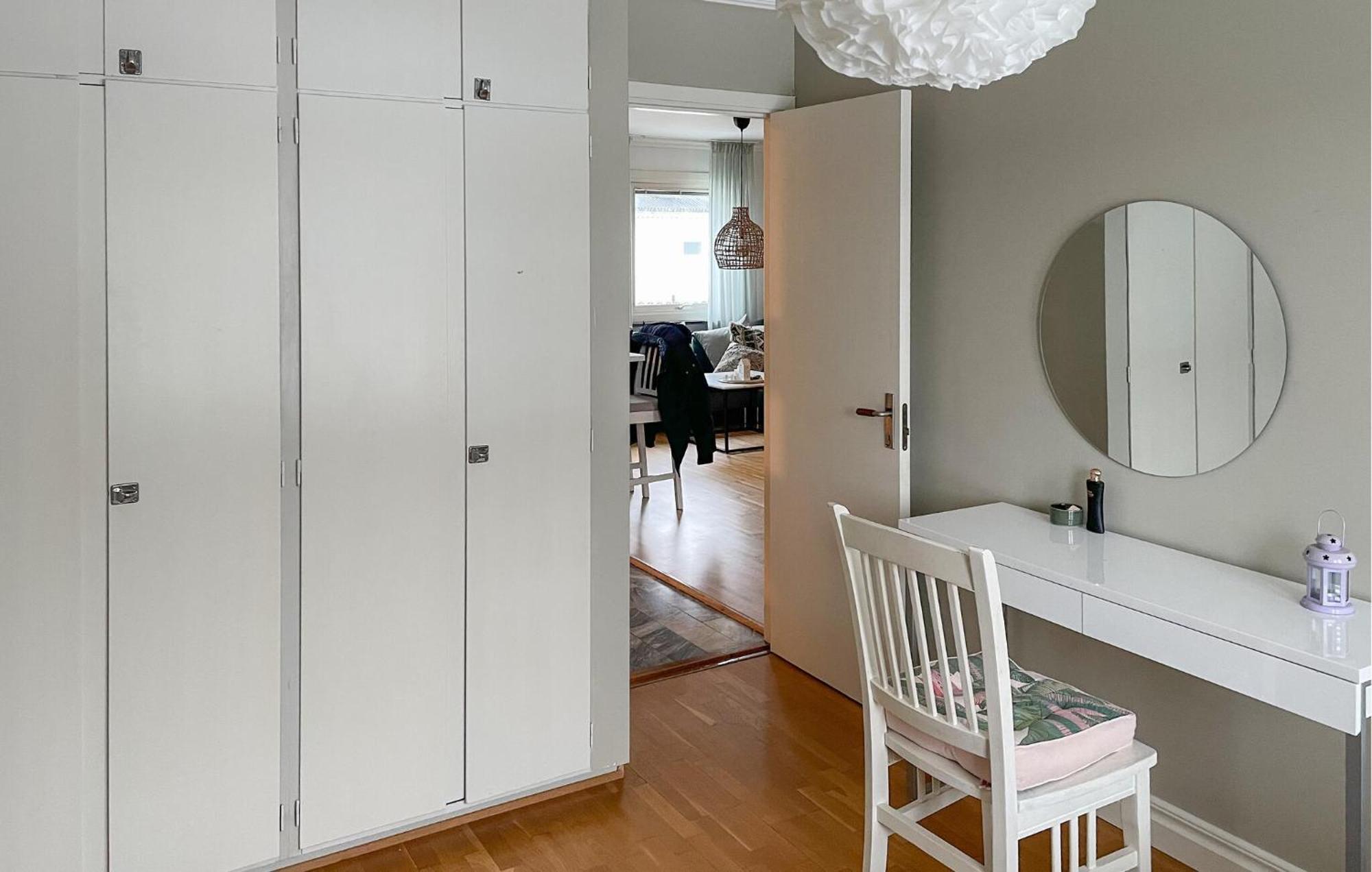 Beautiful Home In Oerebro With Kitchen Kültér fotó